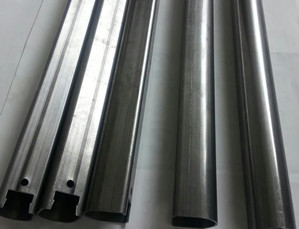 Fiber Laser Ausschneiden a Slotting op den D-Steel Tubes